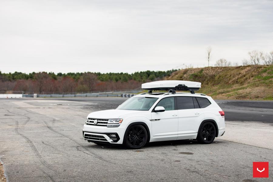  Volkswagen Atlas R-Line on Vossen Wheels (CV10) 2019 года  (фото 6 из 53)